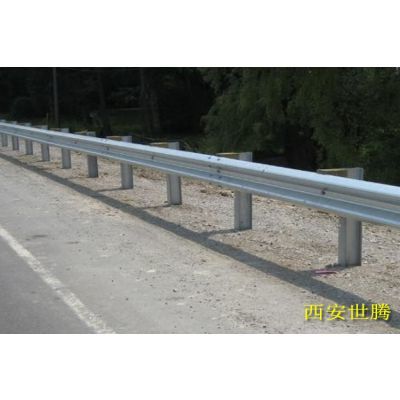 鄉(xiāng)村道路波形護(hù)欄生產(chǎn)廠 高速公路護(hù)欄板多少錢一米 護(hù)欄板價(jià)格